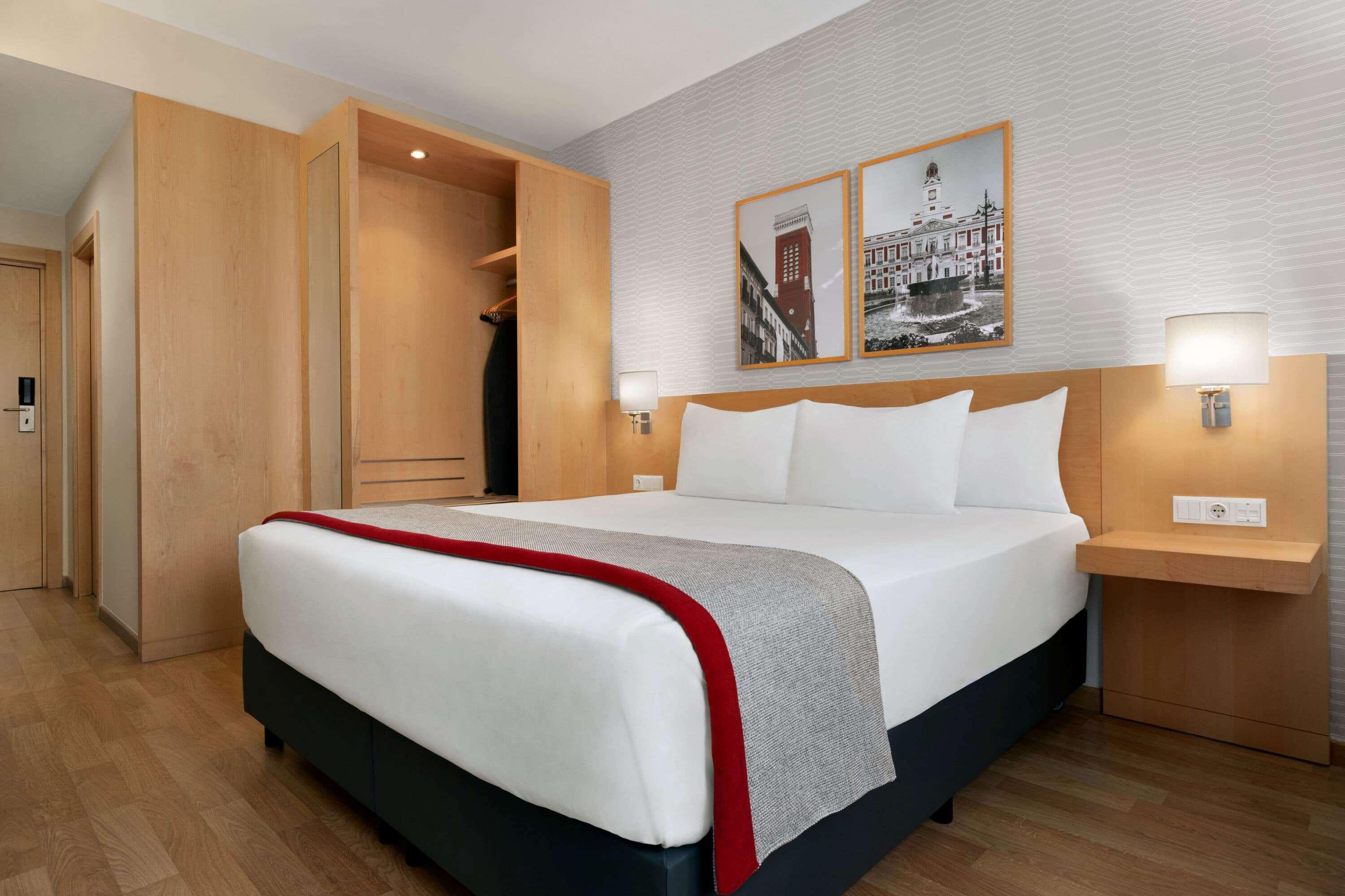 Hotel Ramada By Wyndham Madrid Getafe Exterior foto