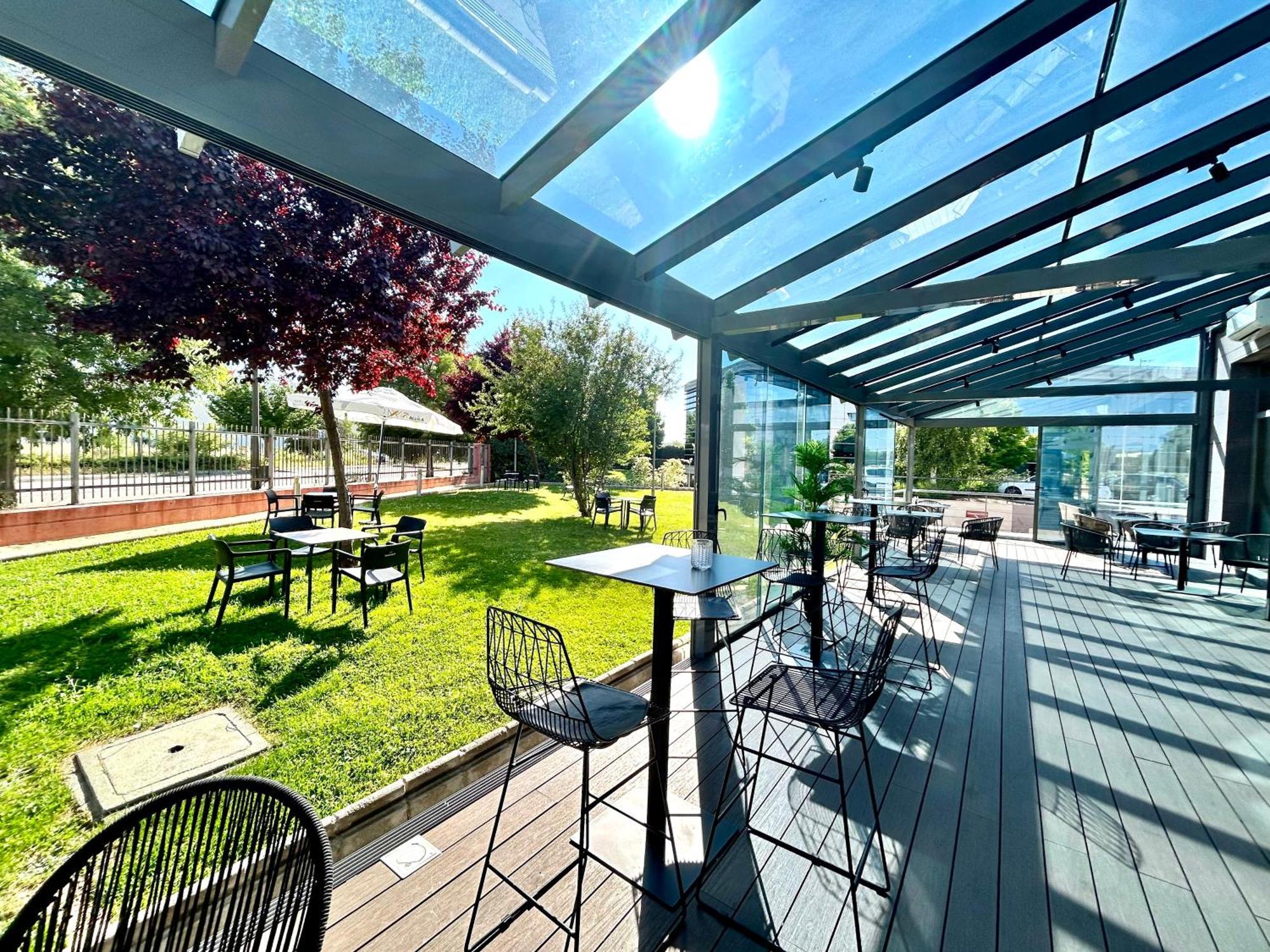Hotel Ramada By Wyndham Madrid Getafe Exterior foto