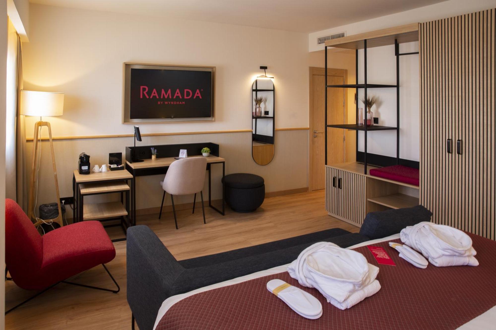 Hotel Ramada By Wyndham Madrid Getafe Exterior foto